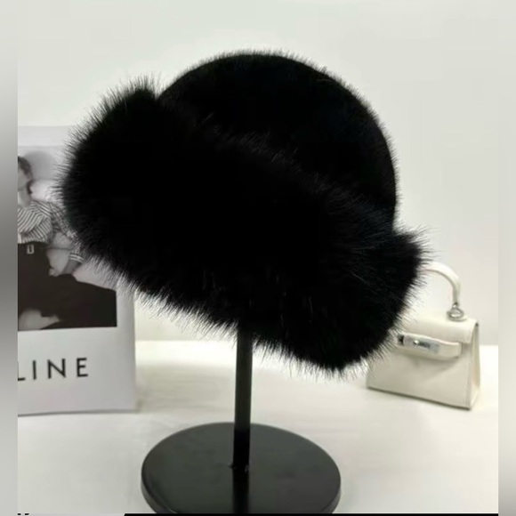 New Women's Black Winter Hat, Faux fur Trendy Fuzzy Warm Gorgeous - Picture 3 of 7